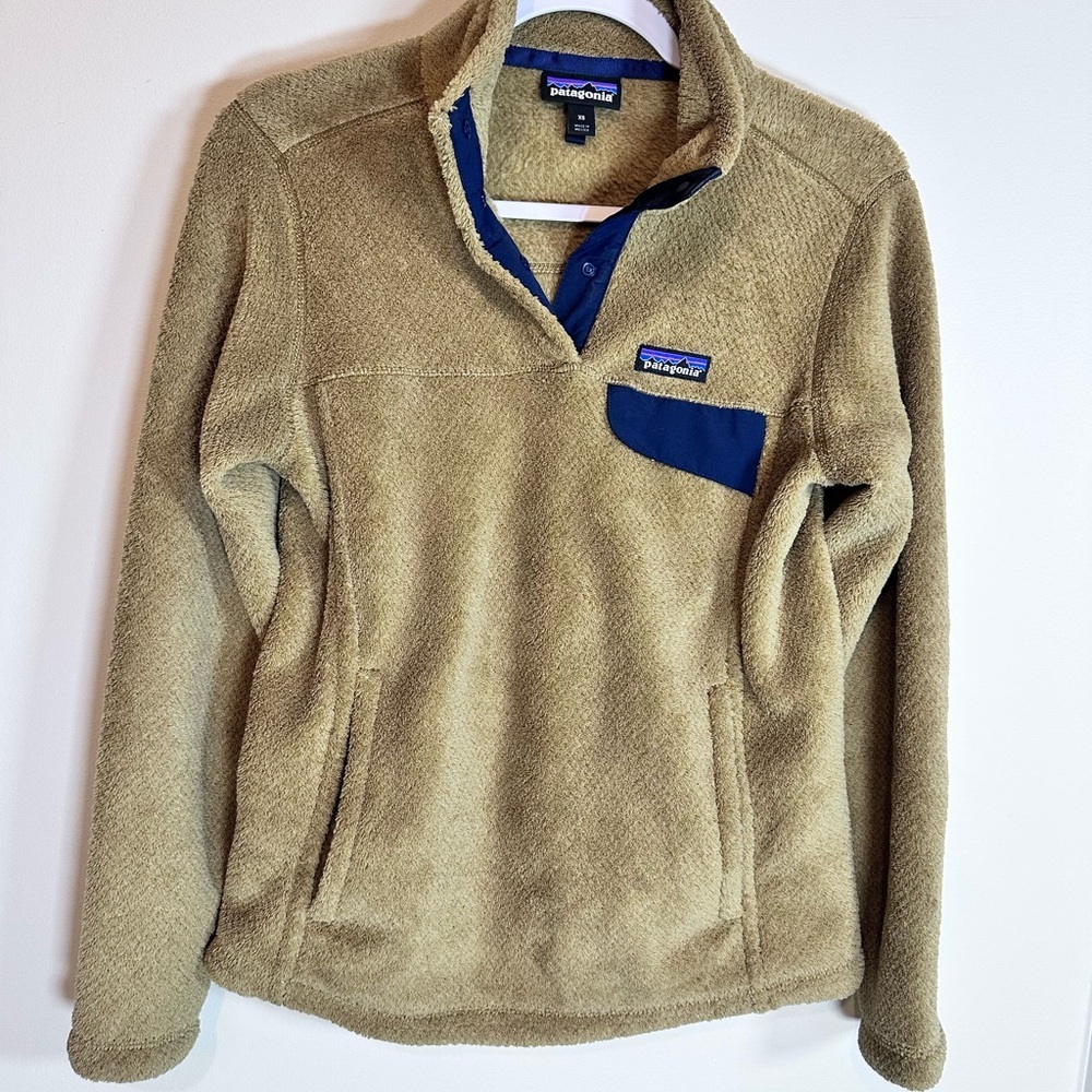 Women’s Patagonia XS extra small camel tan fleece pull over quarter neck button
